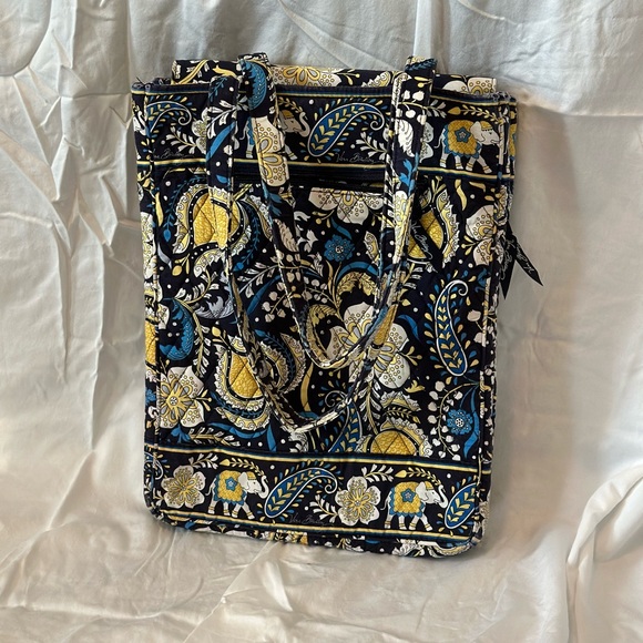 Vera Bradley Ladie’s Laptop or iPad Tote, Airports Easy Carry On. - Picture 1 of 3